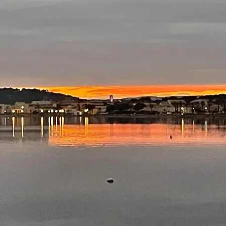 Vue Ensoleillee Sur Le Port De 그륏상